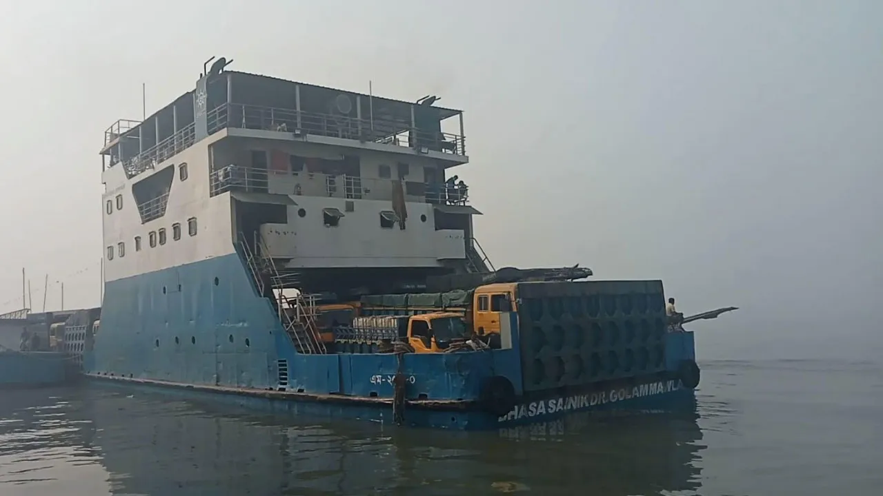 শরীয়তপুর-চাঁদপুর নৌরুটে ফেরি চলাচল বন্ধ
