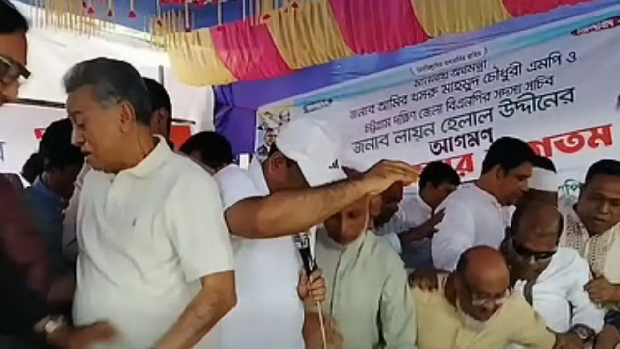 চন্দনাইশে নেতা-কর্মীদের ভিড়ে ভেঙে পড়ল মঞ্চ