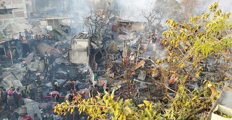 আগুনের ঝুঁকিতে চট্টগ্রামের শতাধিক মার্কেট