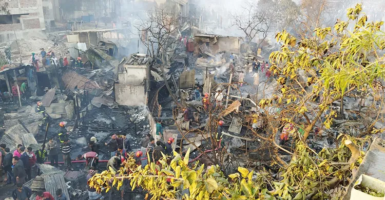 আগুনের ঝুঁকিতে চট্টগ্রামের শতাধিক মার্কেট