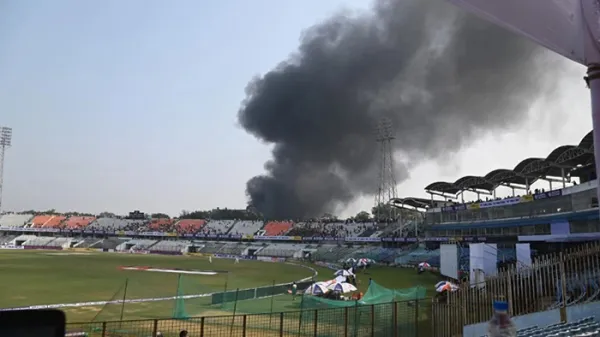 চট্টগ্রামে স্টেডিয়ামের পাশে কেমিক্যাল কারখানায় আগুন