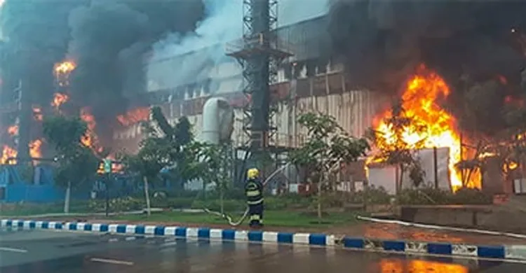 ভারতে আইফোন তৈরির কারখানায় আগুন, চীনের দ্বারস্থ অ্যাপল