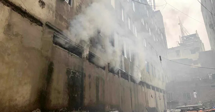 এবার ধোলাইখালে মিউচুয়াল ট্রাস্ট ব্যাংকে আগুন