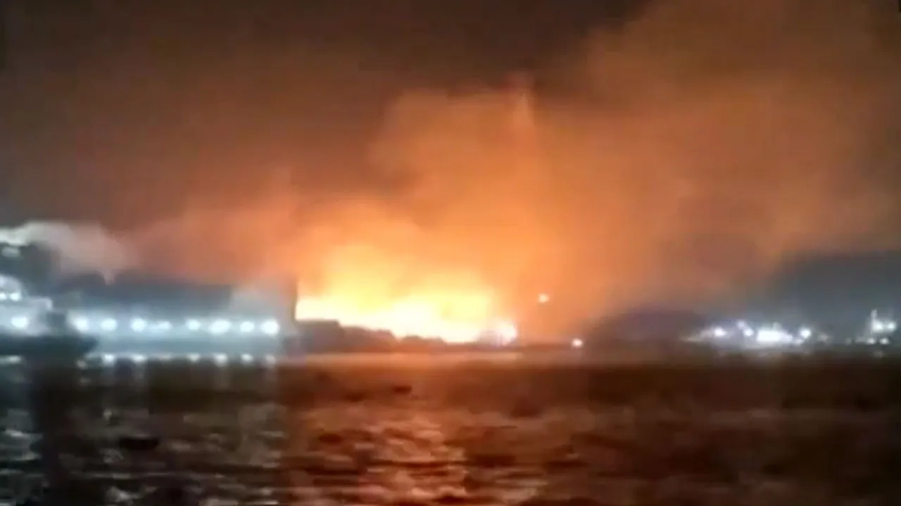 ৬ ঘণ্টায়ও নিয়ন্ত্রণে আসেনি গজারিয়ার আগুন