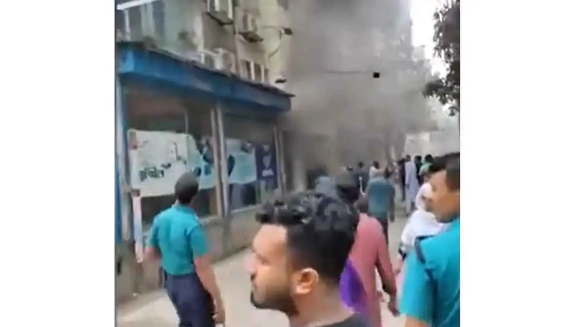 বনশ্রীতে আবাসিক ভবনে আগুন
