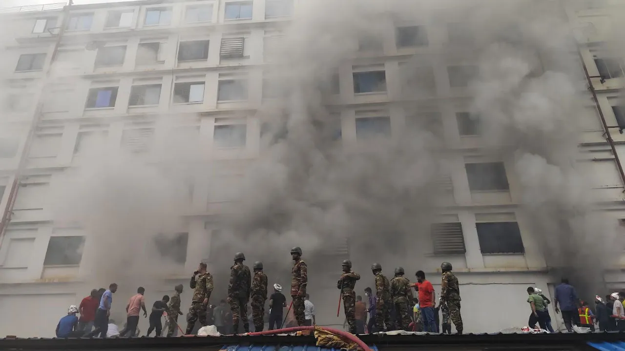 আশুলিয়ায় পোশাক কারখানার আগুন নিয়ন্ত্রণে
