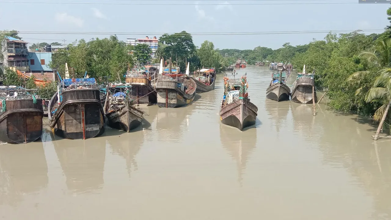 আজ থেকে সমুদ্রে মাছ ধরায় ৫৮ দিনের নিষেধাজ্ঞা
