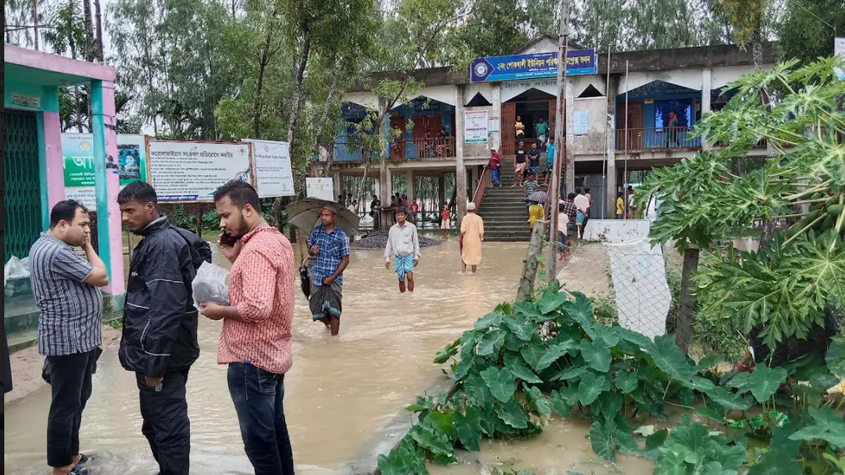 কক্সবাজারে নামতে শুরু করেছে বন্যার পানি