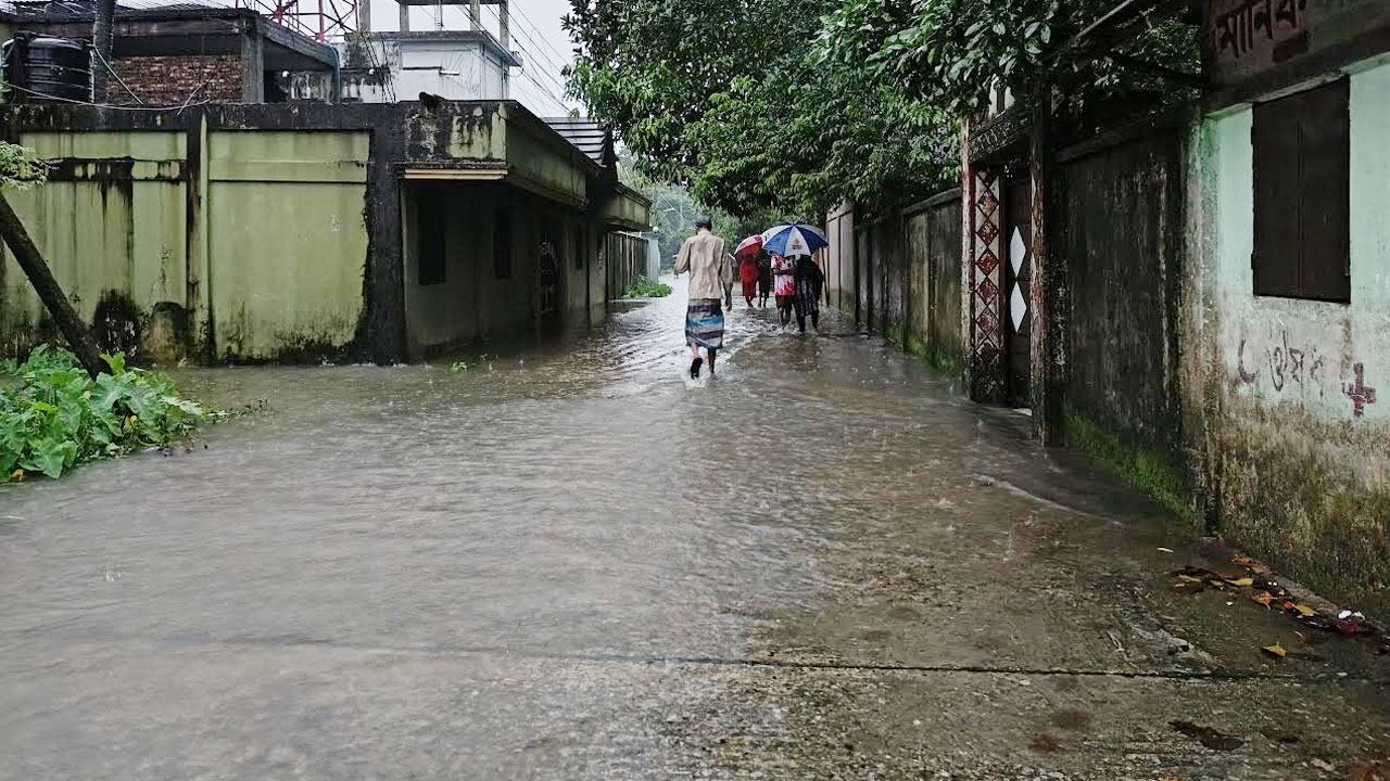 পাহাড়ি ঢলে ভেসে গেছে ঈদ আনন্দ