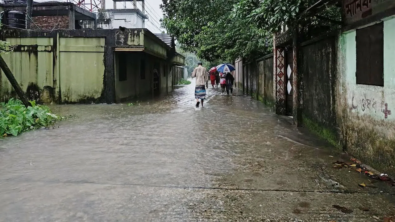 পাহাড়ি ঢলে ভেসে গেছে ঈদ আনন্দ