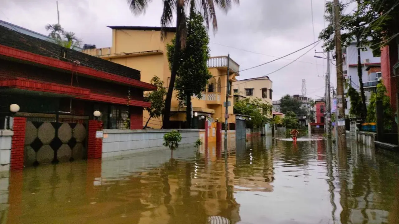 সিলেটে বন্যার পানি কোথাও কমছে কোথাও বাড়ছে, দুর্ভোগ অব্যাহত