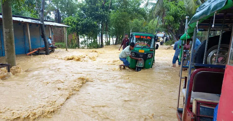 বন্যায় ১১ জেলায় ৫২ জনের মৃত্যু: ত্রাণ মন্ত্রণালয়