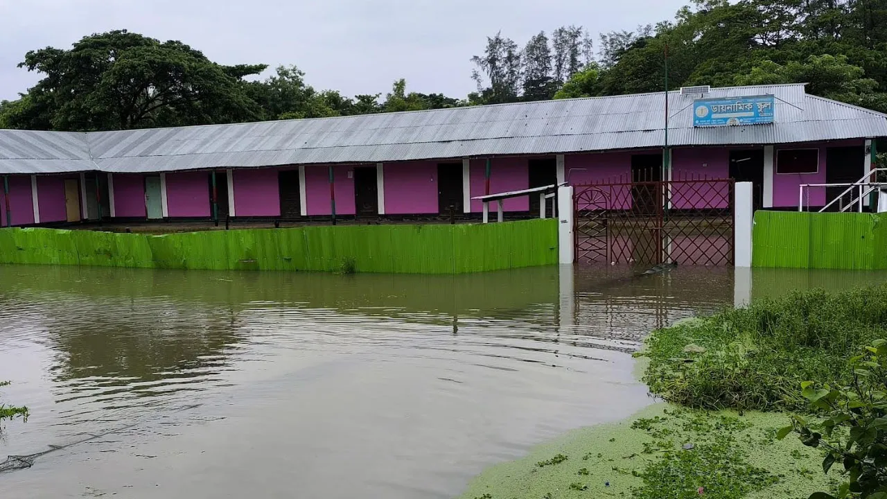 নোয়াখালীতে পানিবন্দি ৬৪ হাজার পরিবার