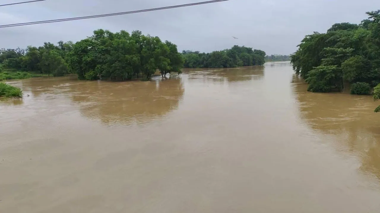 গোমতী নদীর পানি বিপৎসীমার নিচে