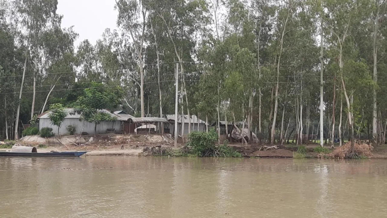 সিরাজগঞ্জে দুই পয়েন্টে বিপৎসীমার ওপরে যমুনার পানি