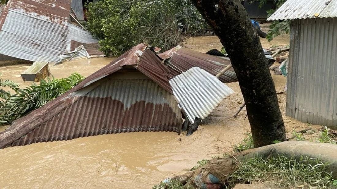 Teesta flowing 31cm above danger level, flood fears loom in low-lying areas
