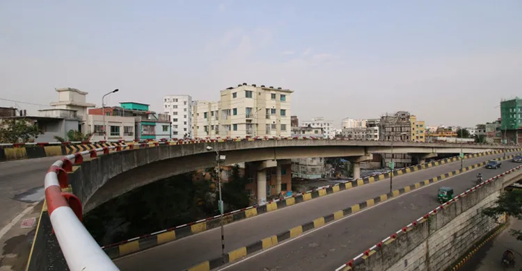 ফ্লাইওভারে ট্রাকের ধাক্কায় তিন মোটরসাইকেল আরোহী নিহত