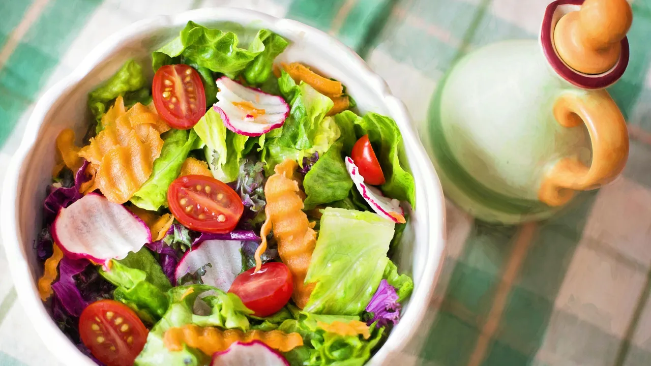 5 benefits of eating cooked salad