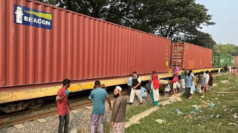 Freight train derails on Dhaka-Tongi route, no disruption in service