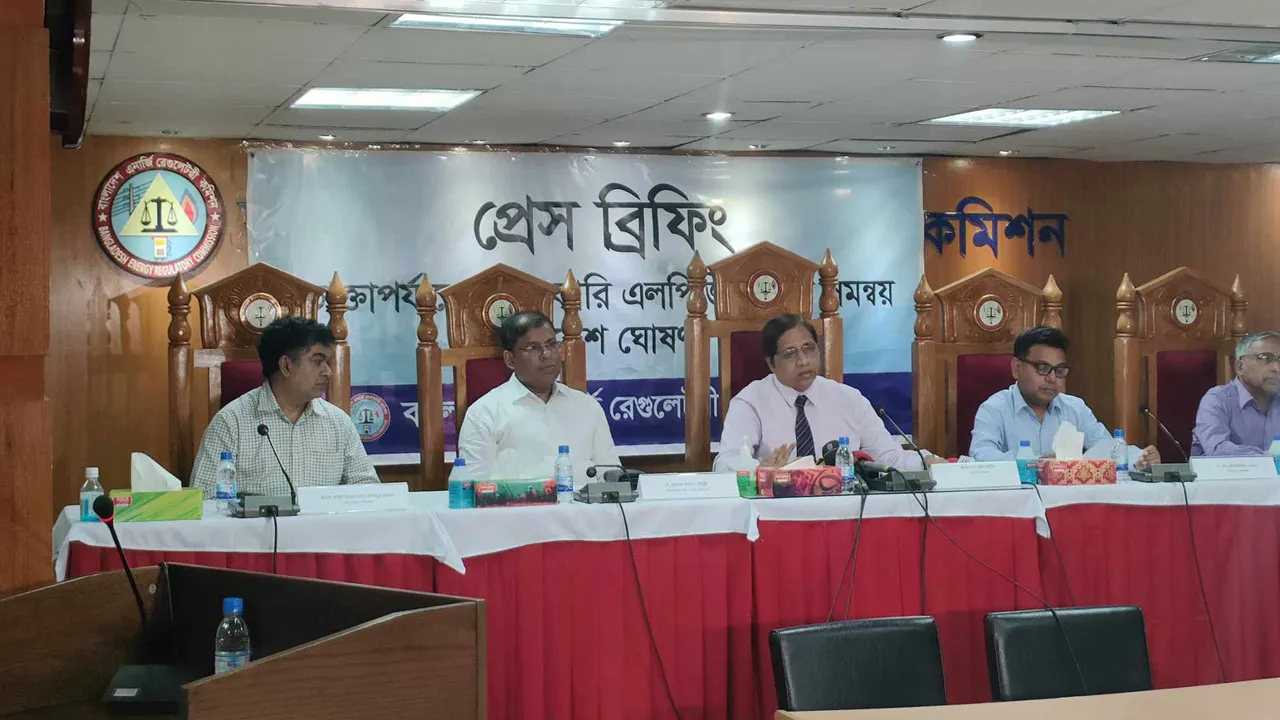 ফের বাড়ল এলপিজির দাম
