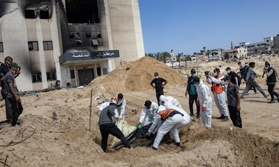 gaza-mass-grave-20240425170501