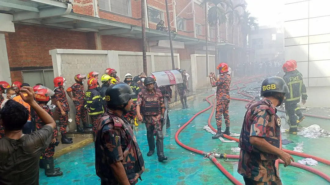 গাজীপুরে ওষুধ কারখানার আগুন ৪ ঘণ্টা পর নিয়ন্ত্রণে