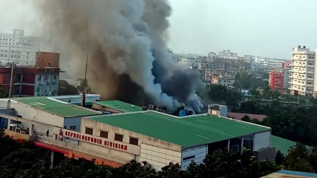 গাজীপুরে ইবনে সিনা ফার্মায় আগুন, নিয়ন্ত্রণে ফায়ার সার্ভিসের ৬ ইউনিট