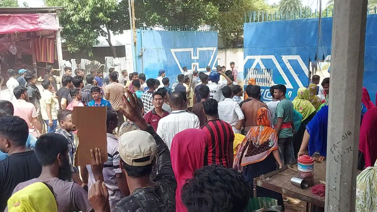 গাজীপুরে শ্রমিক বিক্ষোভের মুখে ২৫ কারখানায় ছুটি ঘোষণা