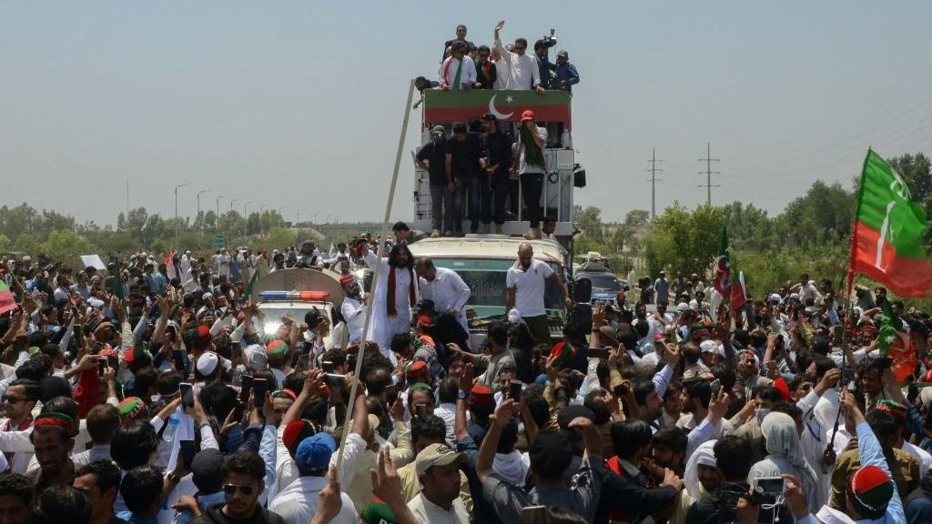 أزمة انتخابات باكستان: اعتراف مسؤول بالتزوير قبل اعتقاله ونفي السلطات.