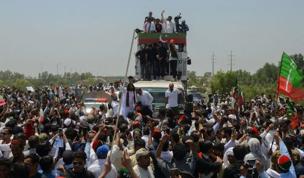 أزمة انتخابات باكستان: اعتراف مسؤول بالتزوير قبل اعتقاله ونفي السلطات.