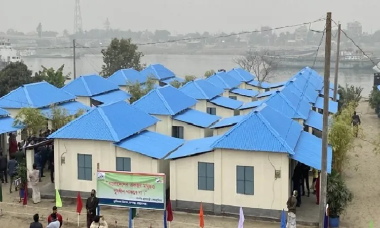 PM to give houses to 33 thousand families on this Eid