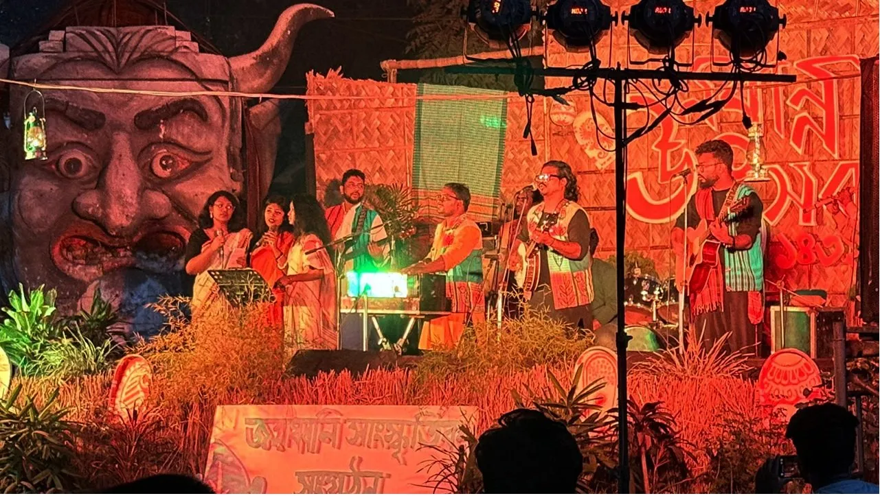 টিএসসিতে উচ্চস্বরে গান, আপত্তি জানালে দেওয়া হচ্ছে শিবির ট্যাগ