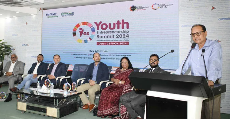 দেশের শিক্ষাব্যবস্থা এমন চাকরি ছাড়া কিছুই ভাবতে দিচ্ছে না