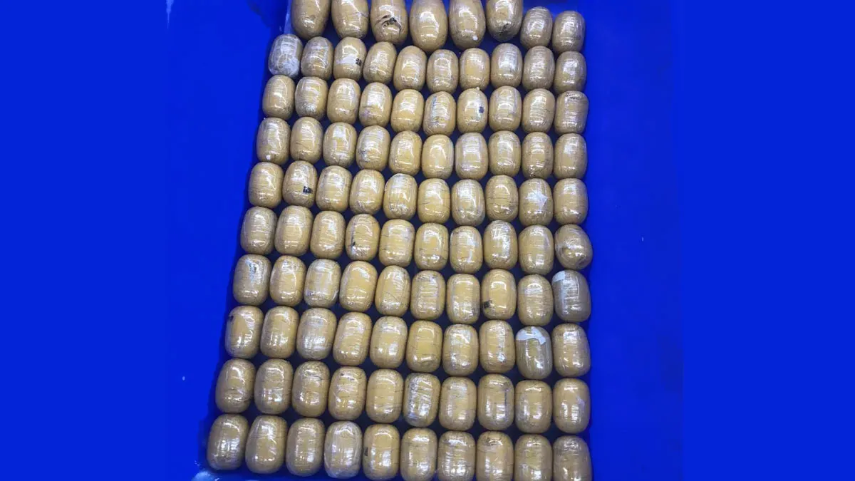 এমিরেটসে ১১ সিটের নিচে মিলল ২৬ কেজি সোনা