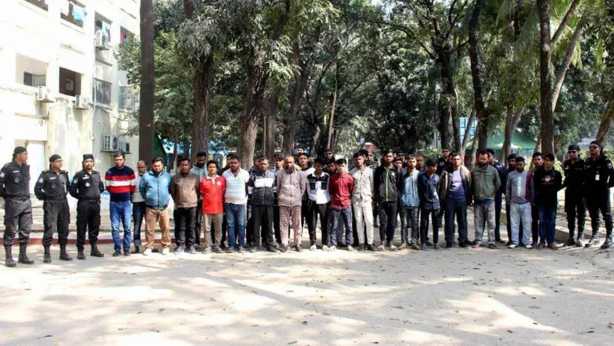 গাড়ি থেকে চাঁদা আদায়, গ্রেপ্তার ৩২