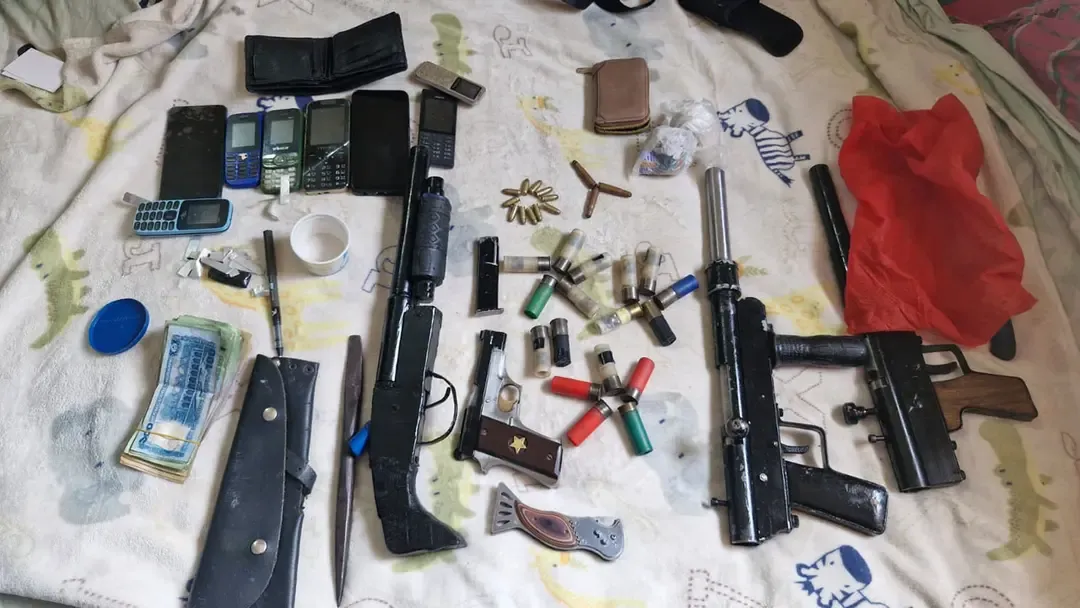 চট্টগ্রামে অত্যাধুনিক অস্ত্রসহ ‘শীর্ষ সন্ত্রাসী’ মনা গ্রেপ্তার