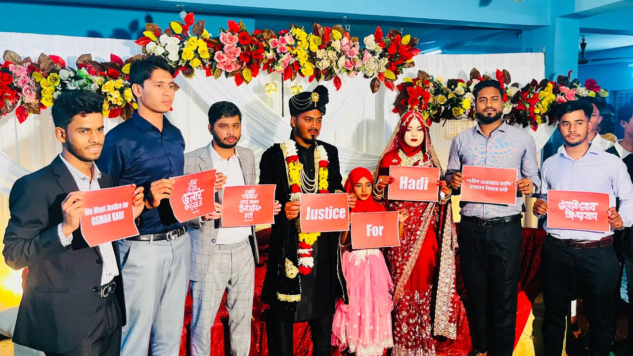 বিয়ের আনন্দেও প্রতিবাদী বার্তা, হাতে ‘জাস্টিস ফর হাদি’