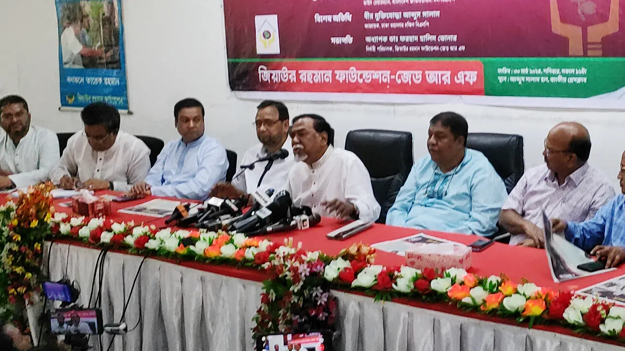 গণতন্ত্র ও স্বাধীনতা রক্ষায় সাধারণ মানুষকে এগিয়ে আসতে হবে