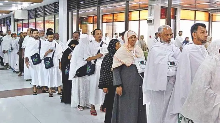 অনাবাসী বাংলাদেশিদের নিজ দেশ থেকেই হজে যেতে হবে