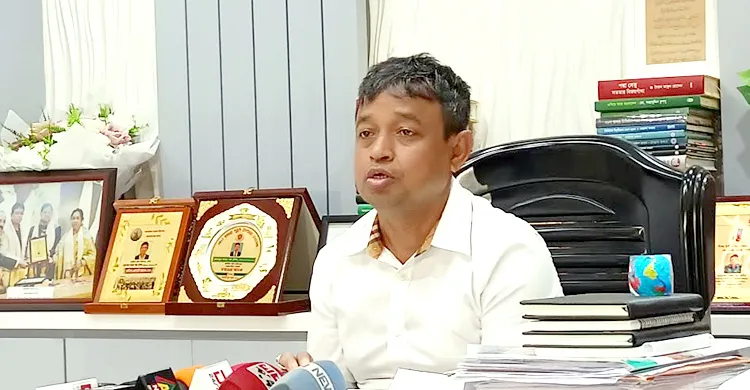অচল বাসে আগুন দিয়ে জনমনে আতঙ্ক সৃষ্টি করা হচ্ছে: ডিবিপ্রধান
