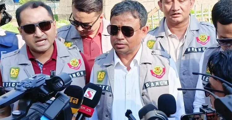 আন্দোলনরত শিক্ষার্থীরা কোথাও আগুন কিংবা ভাঙচুর করেনি : ডিবিপ্রধান