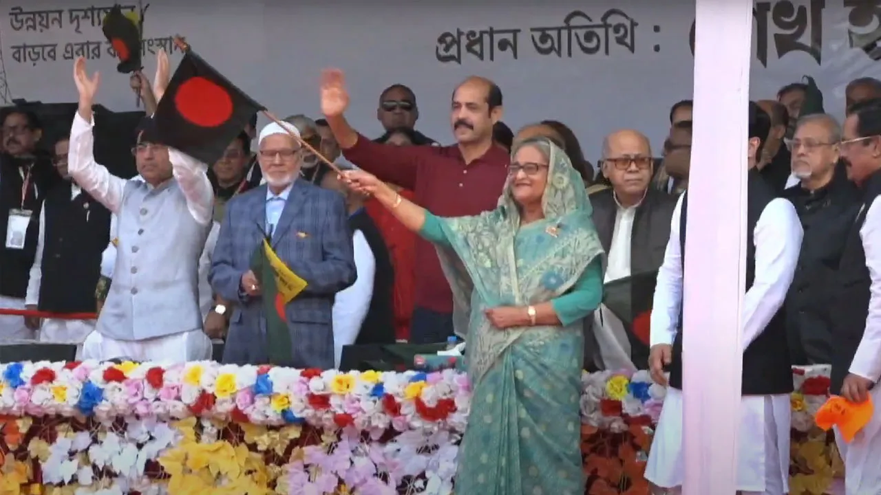 কলাবাগান মাঠে জনসভায় যোগ দিয়েছেন প্রধানমন্ত্রী