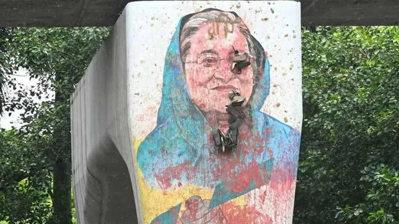 ব্যাংক দখল, ভুয়া ঋণ ও হুন্ডি হাসিনার আমলে কোটি কোটি ডলার পাচারের কাহিনী