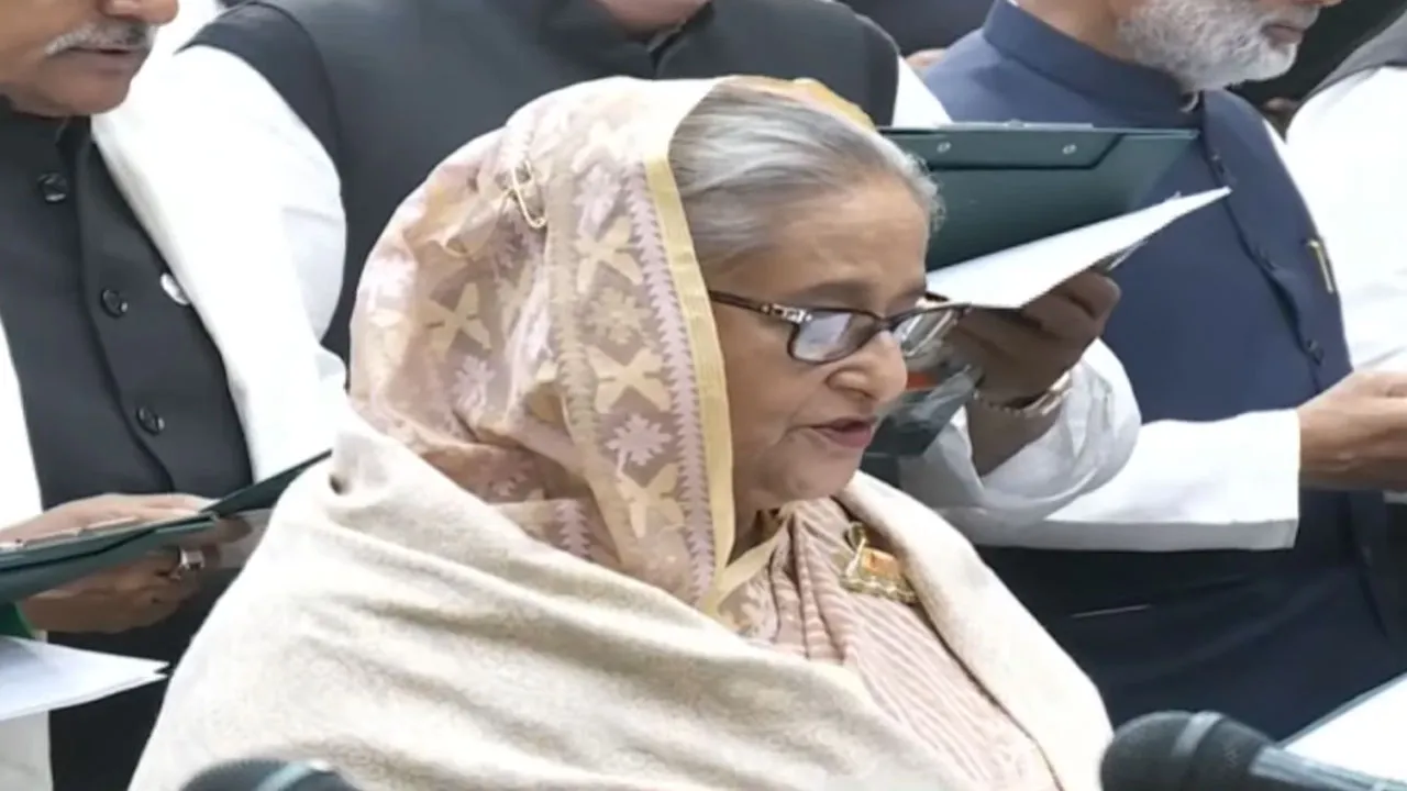 শপথ নিলেন নবনির্বাচিত সংসদ সদস্যরা