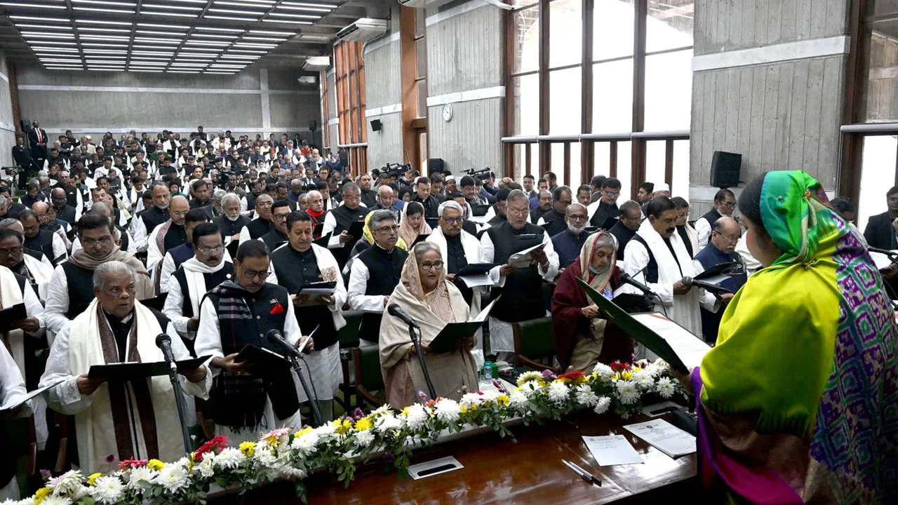 শপথ নিলেন আওয়ামী লীগের নবনির্বাচিত সংসদ সদস্যরা