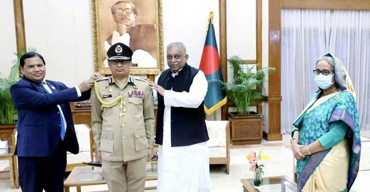 শেখ হাসিনা ও ৯ পুলিশ কর্মকর্তাকে আসামী করে হত্যা মামলা
