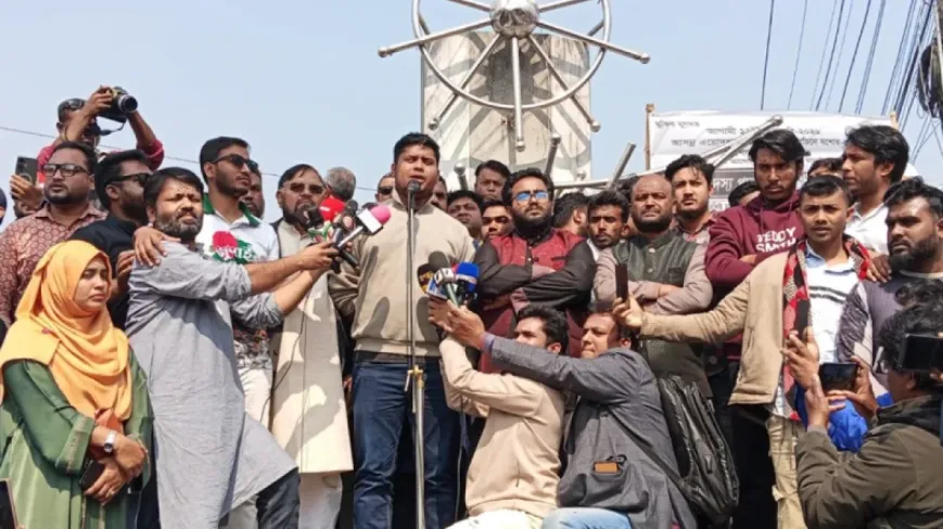 একটি দল দ্বিমুখী রাজনীতি করছে: হাসনাত আব্দুল্লাহ