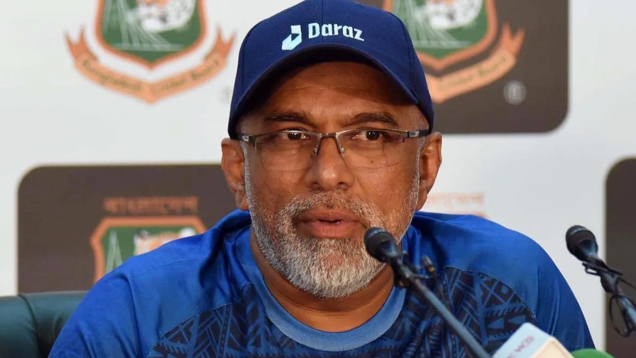 হাথুরুসিংহেকে বরখাস্ত করল বিসিবি, নতুন কোচ সিমন্স