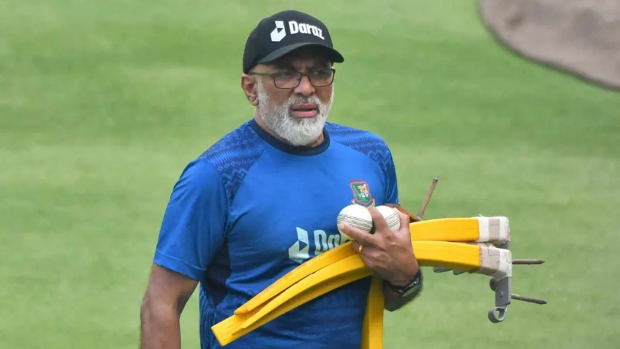 চট্টগ্রাম টেস্ট রেখে অস্ট্রেলিয়ায় যাচ্ছেন হাথুরুসিংহ