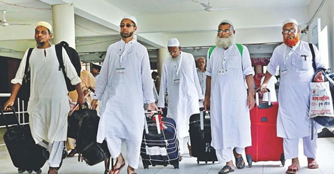দেশে ফিরেছেন ৫৩ হাজার ৩৬৮ হাজি